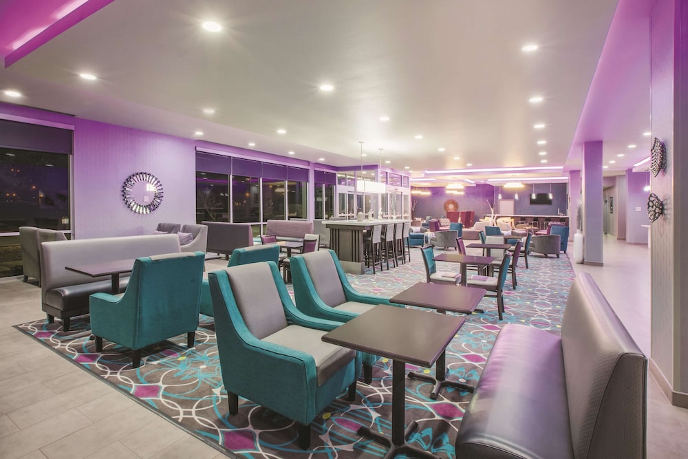 La Quinta Inn & Suites by Wyndham Lubbock South 33/48