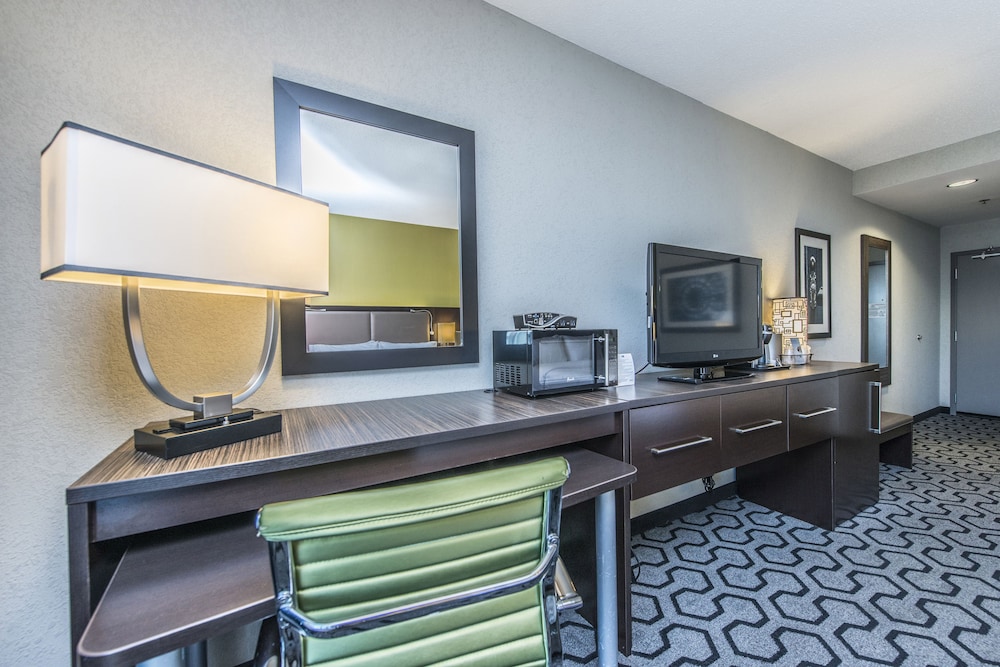 Holiday Inn Express Hotel And Suites Charleston Arpt Conv Ctr Area 40/67