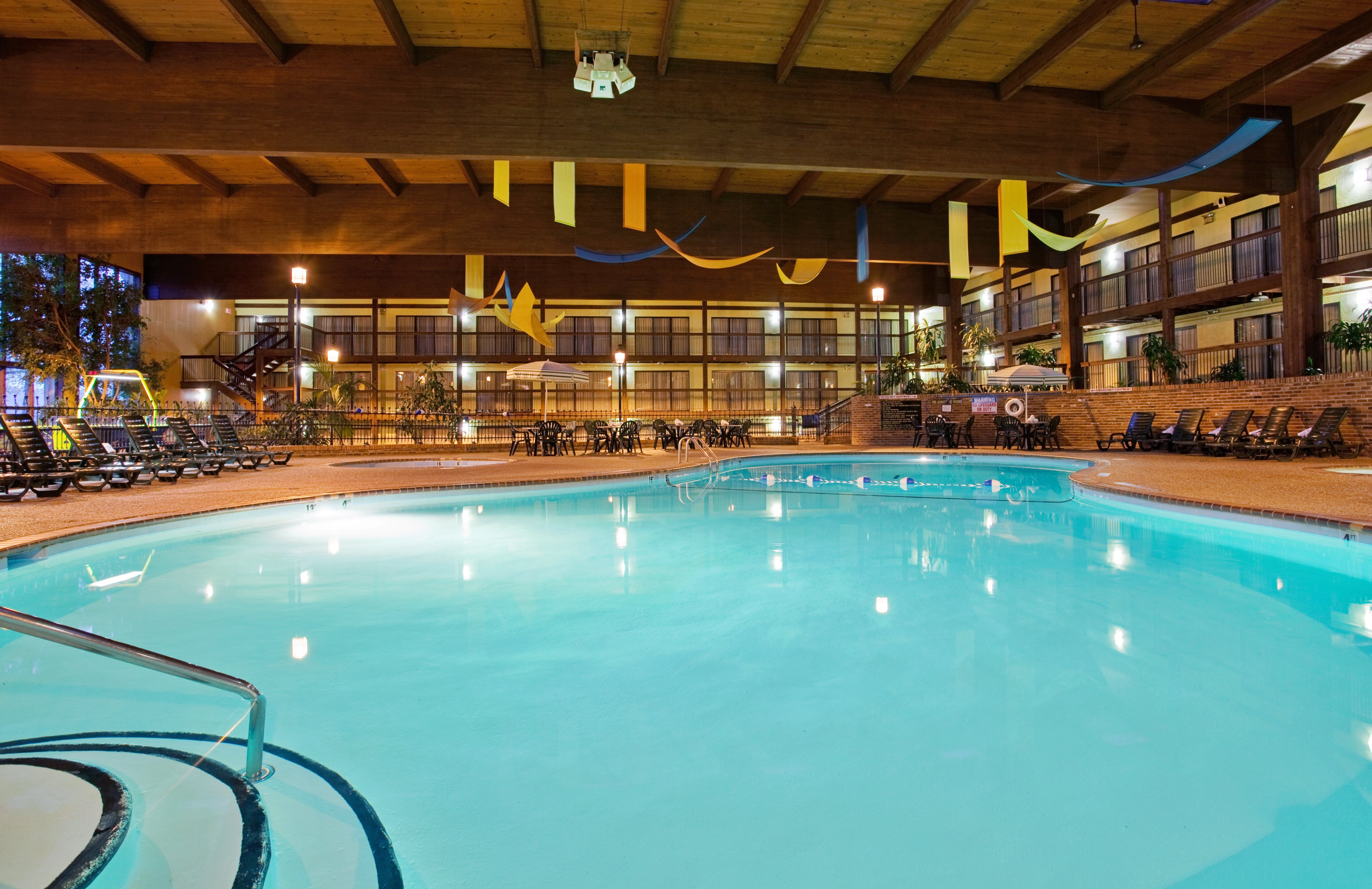 Holiday Inn At Six Flags Saint Louis 34/68