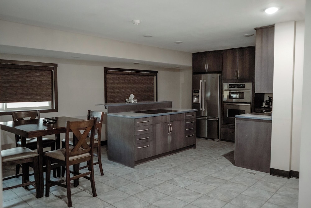Homestead Inn & Suites 3/44