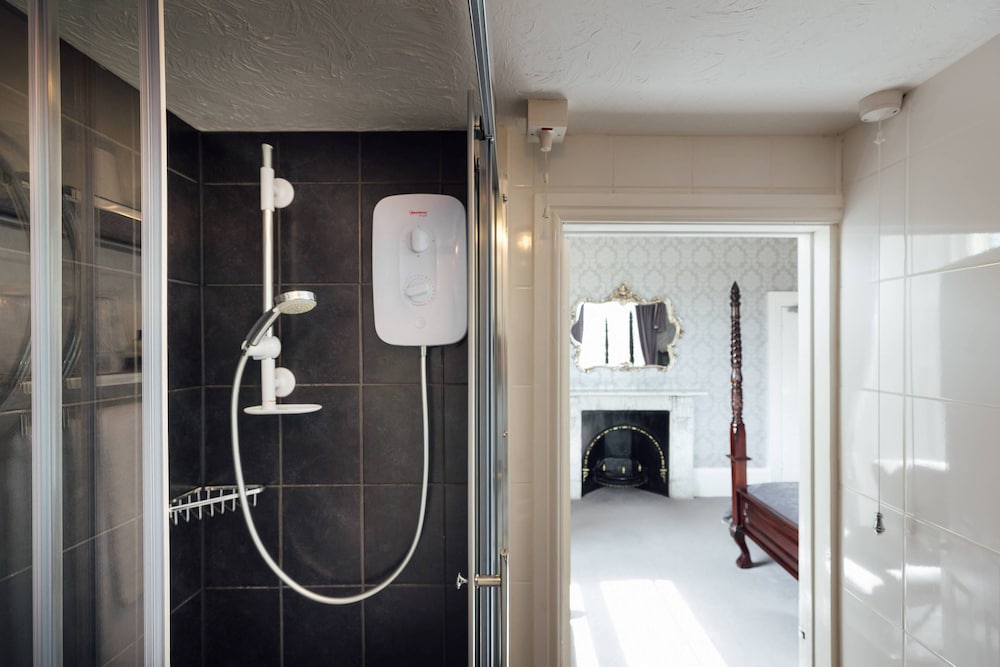 Elm Grove Country House 49/50