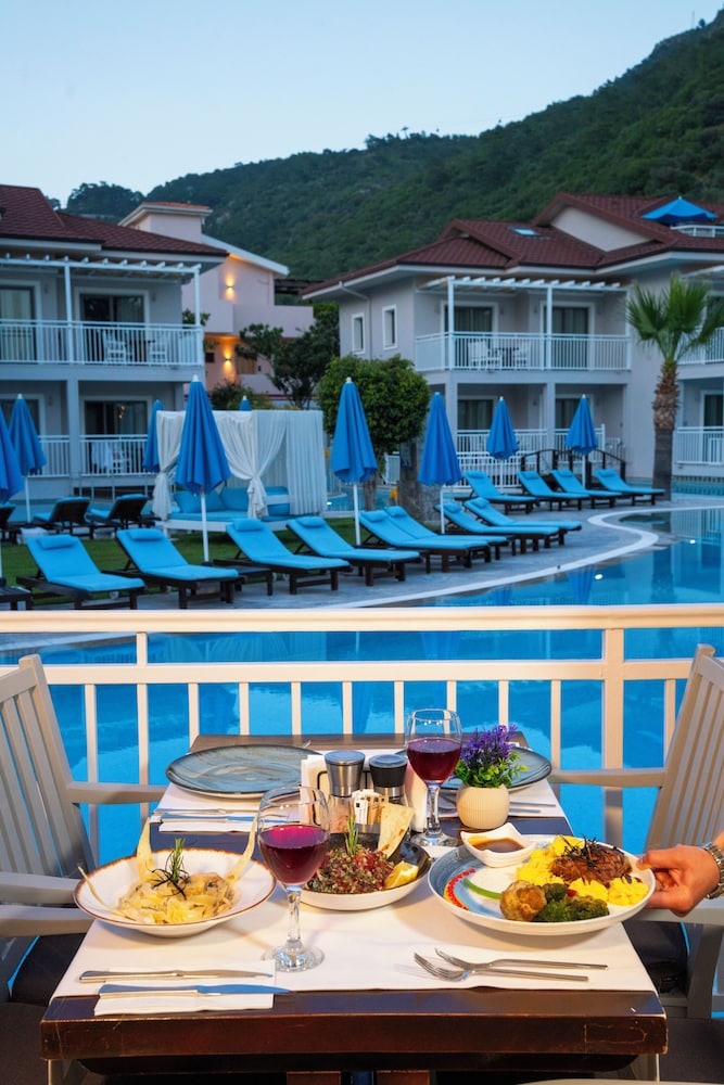 Mozaik Swim Up Hotel and Apartments 33/50