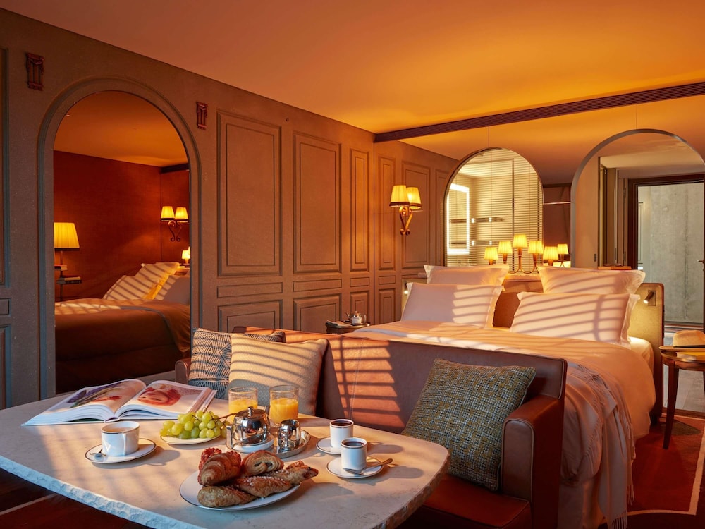 Mondrian Bordeaux Hotel des Carmes 43/56