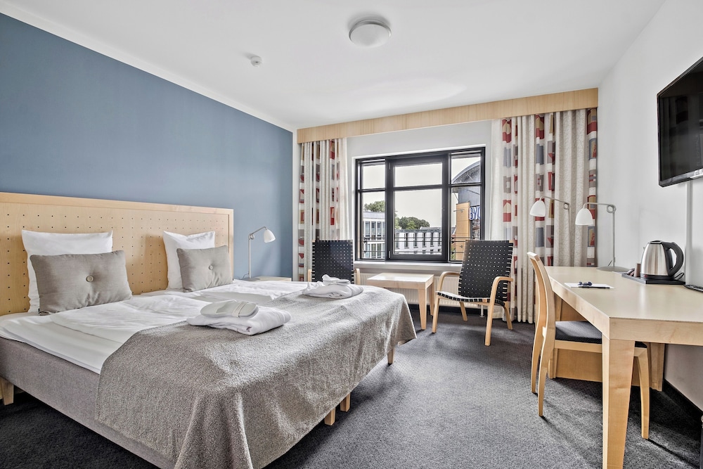 Deluxe, Double Bed
