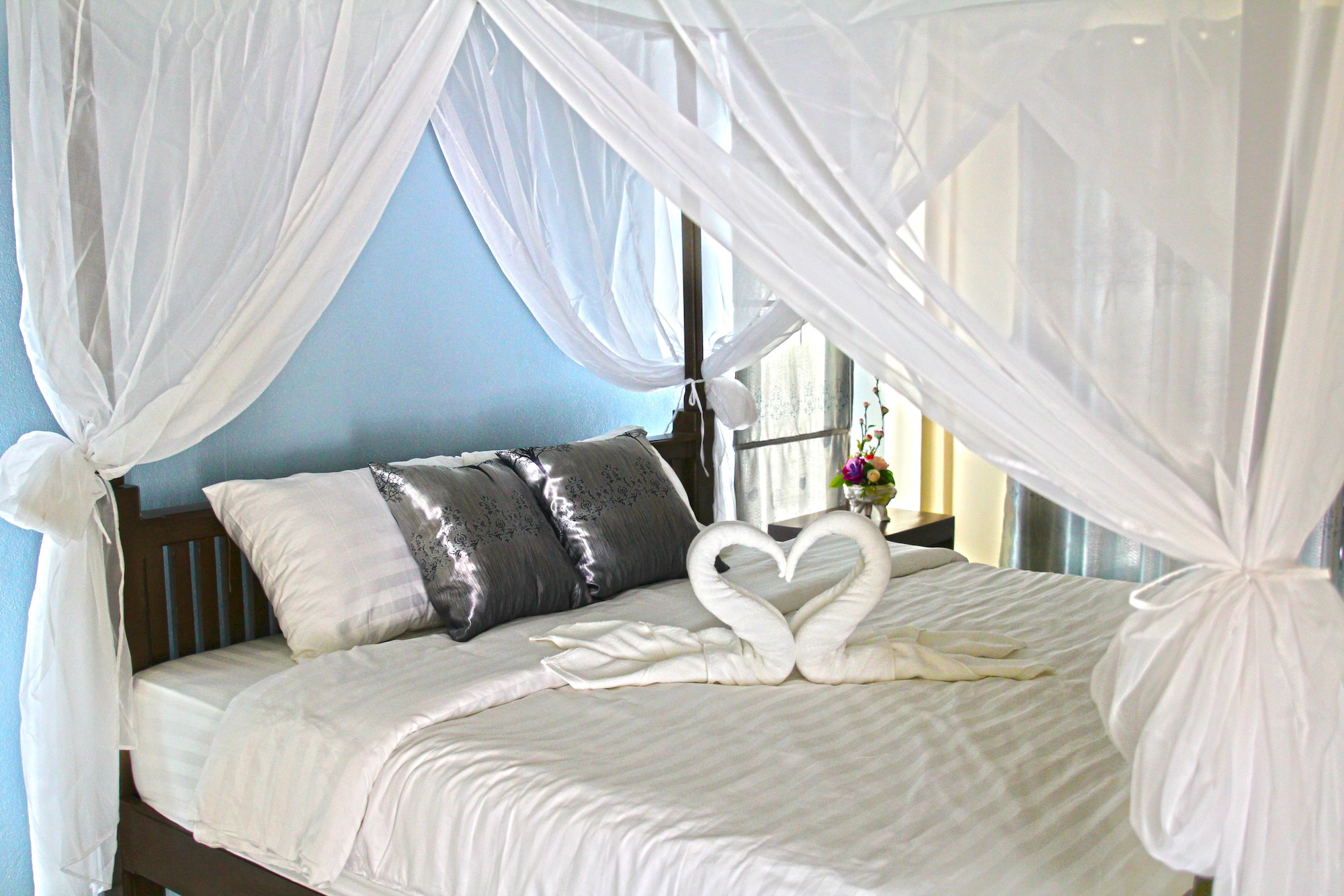 DELUXE, DOUBLE BED