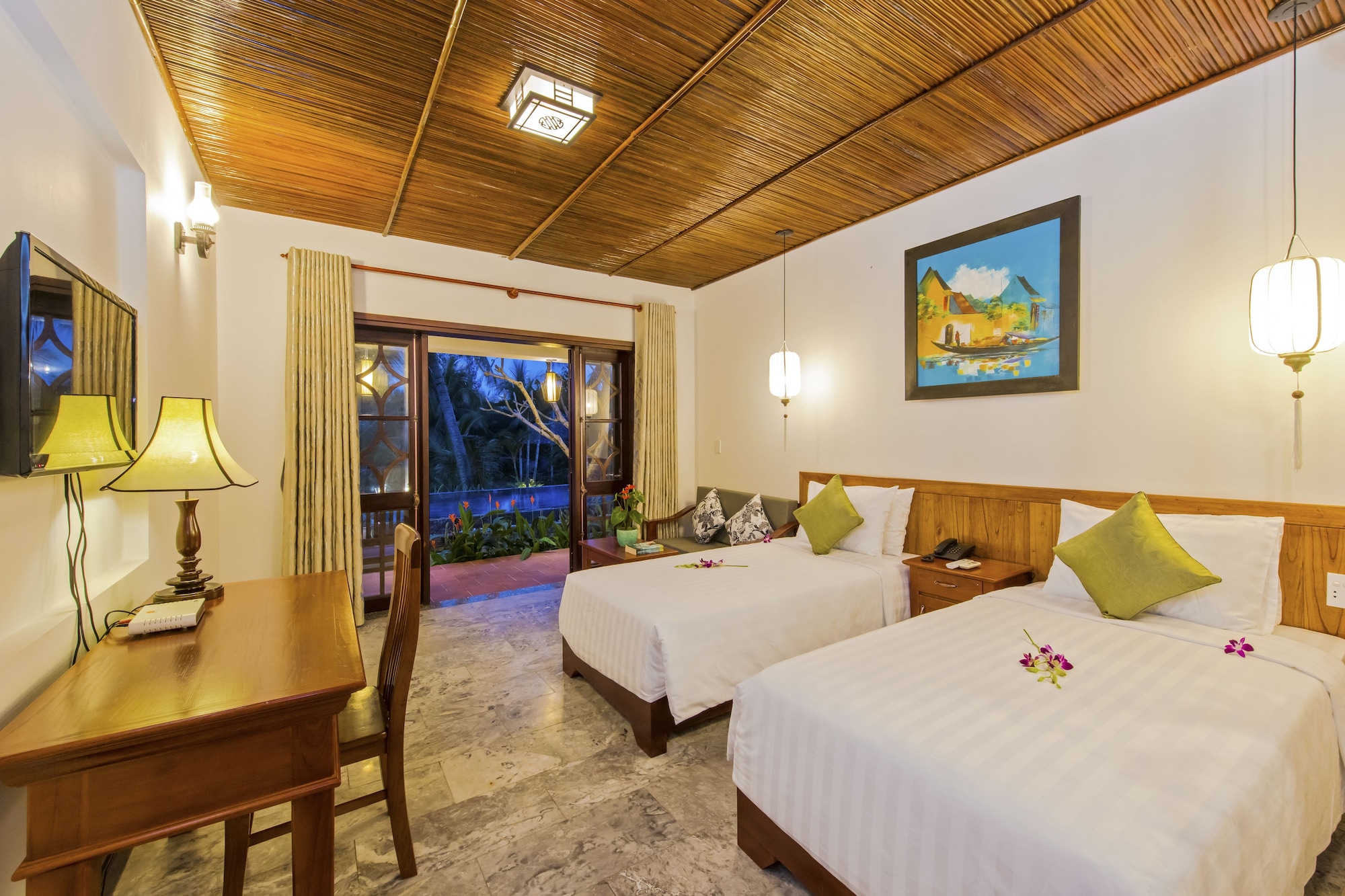 DELUXE, DOUBLE OR TWIN BED