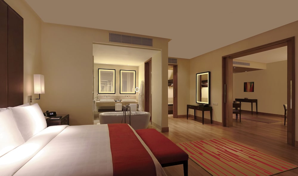 EXECUTIVE, SUITE
