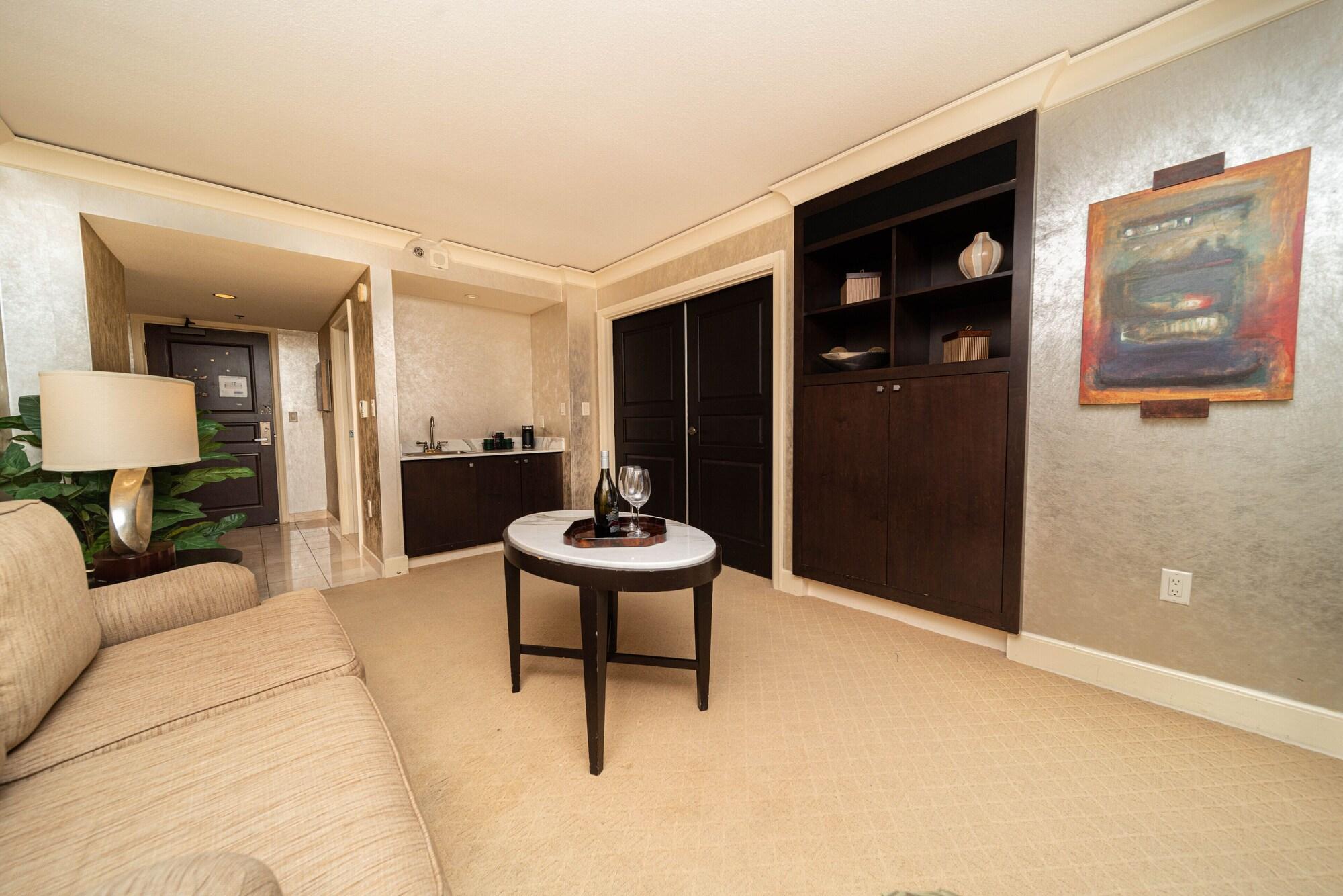 Reno Suites 12/33