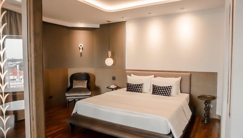 SIAM, MODERN, SUITE