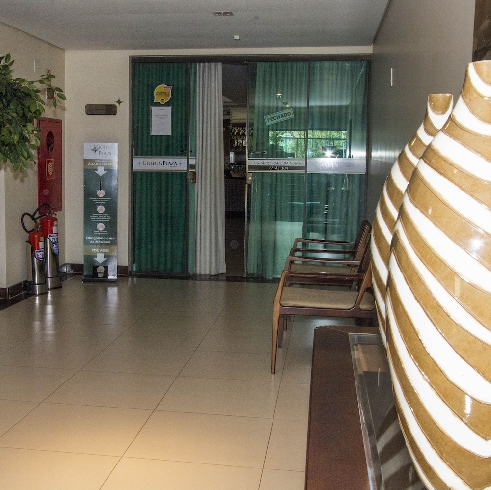 Golden Plaza Hotel 8/50