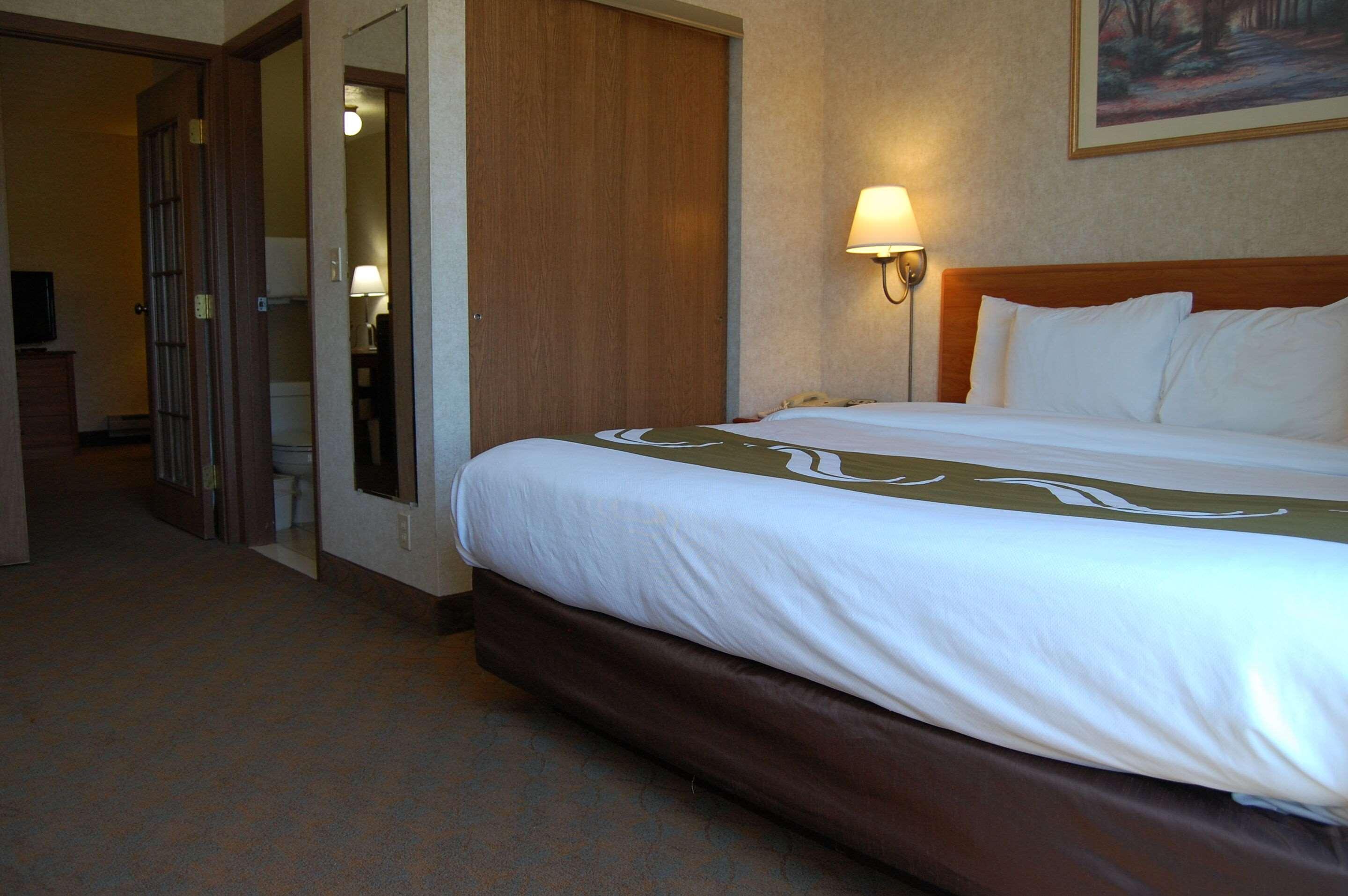 SUITE, KING BED