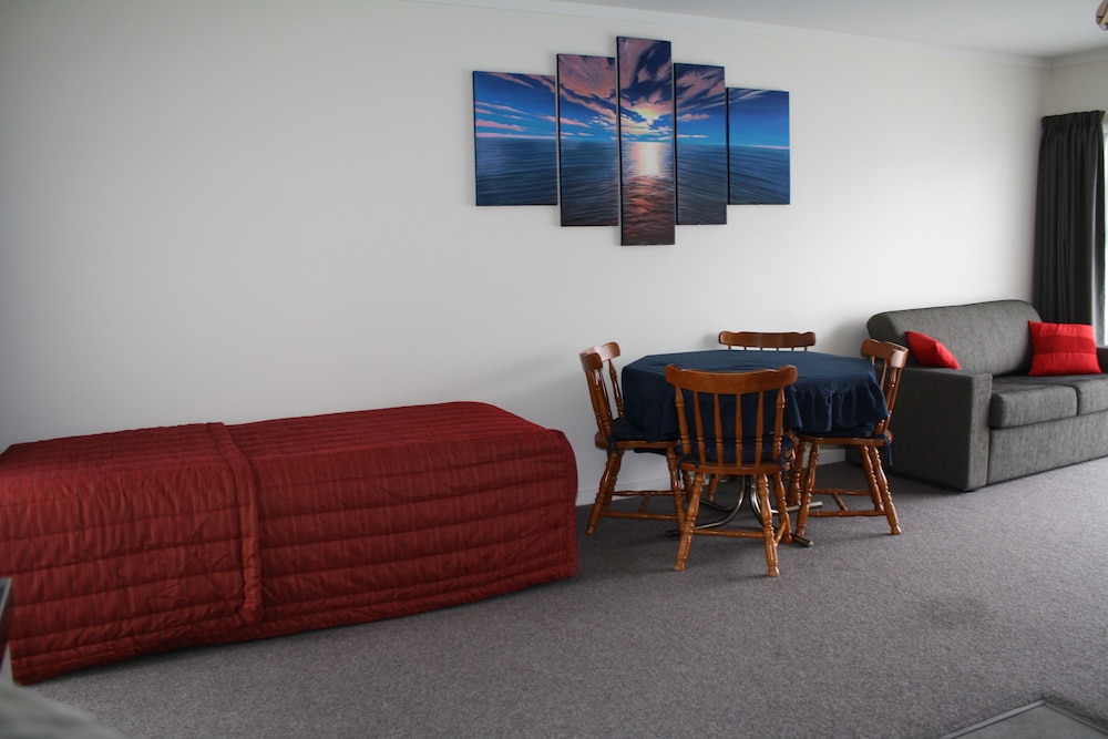 Oxford Court Motel 18/30