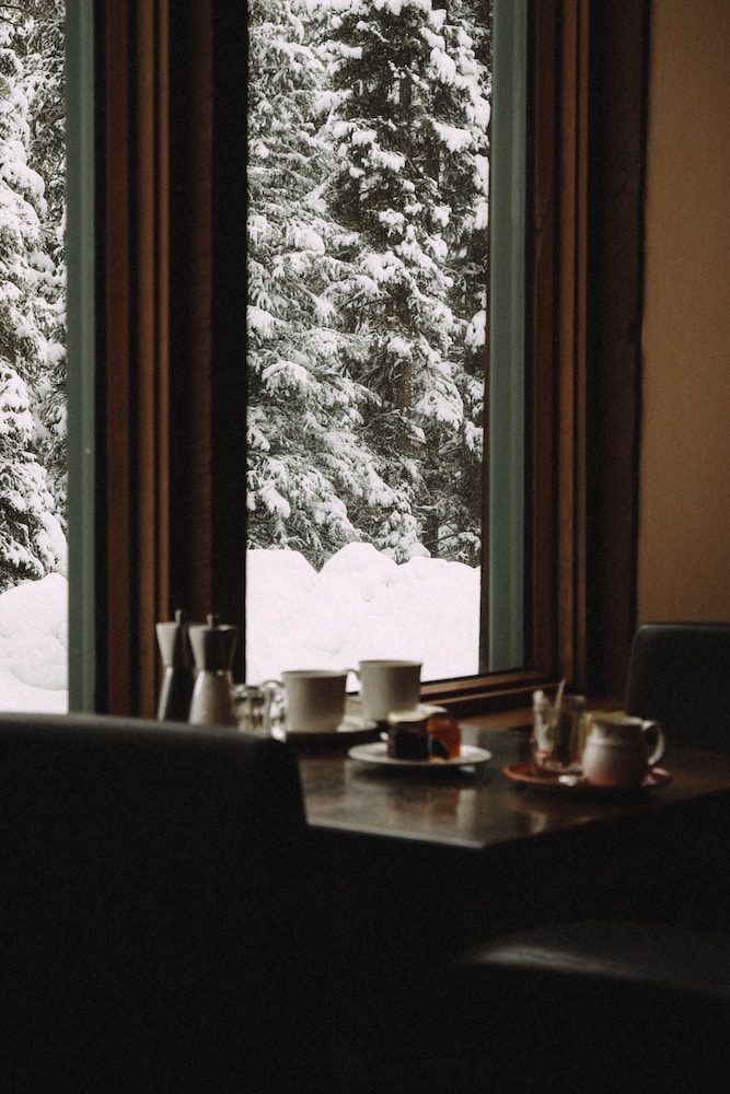 Emerald Lake Lodge 1/71