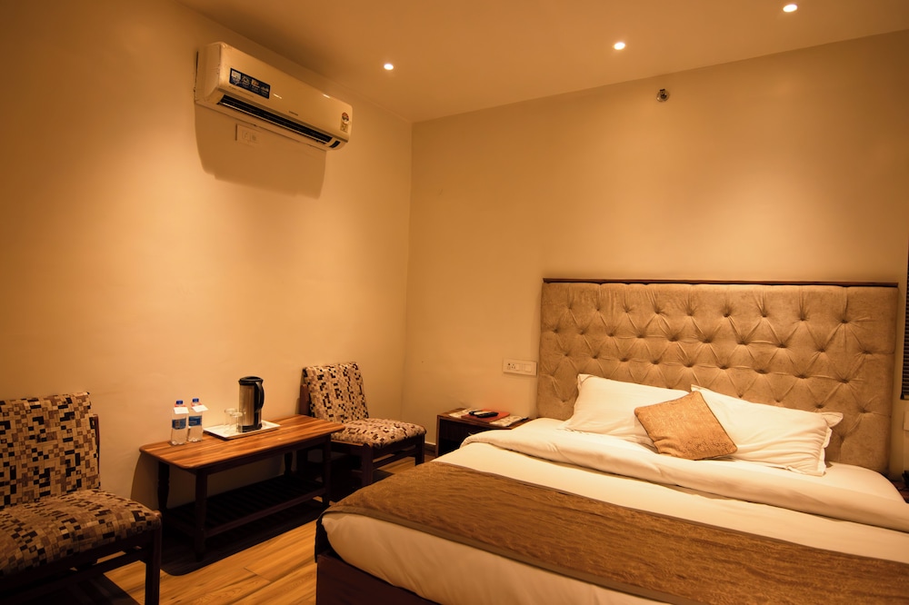 1 BEDROOM, DELUXE