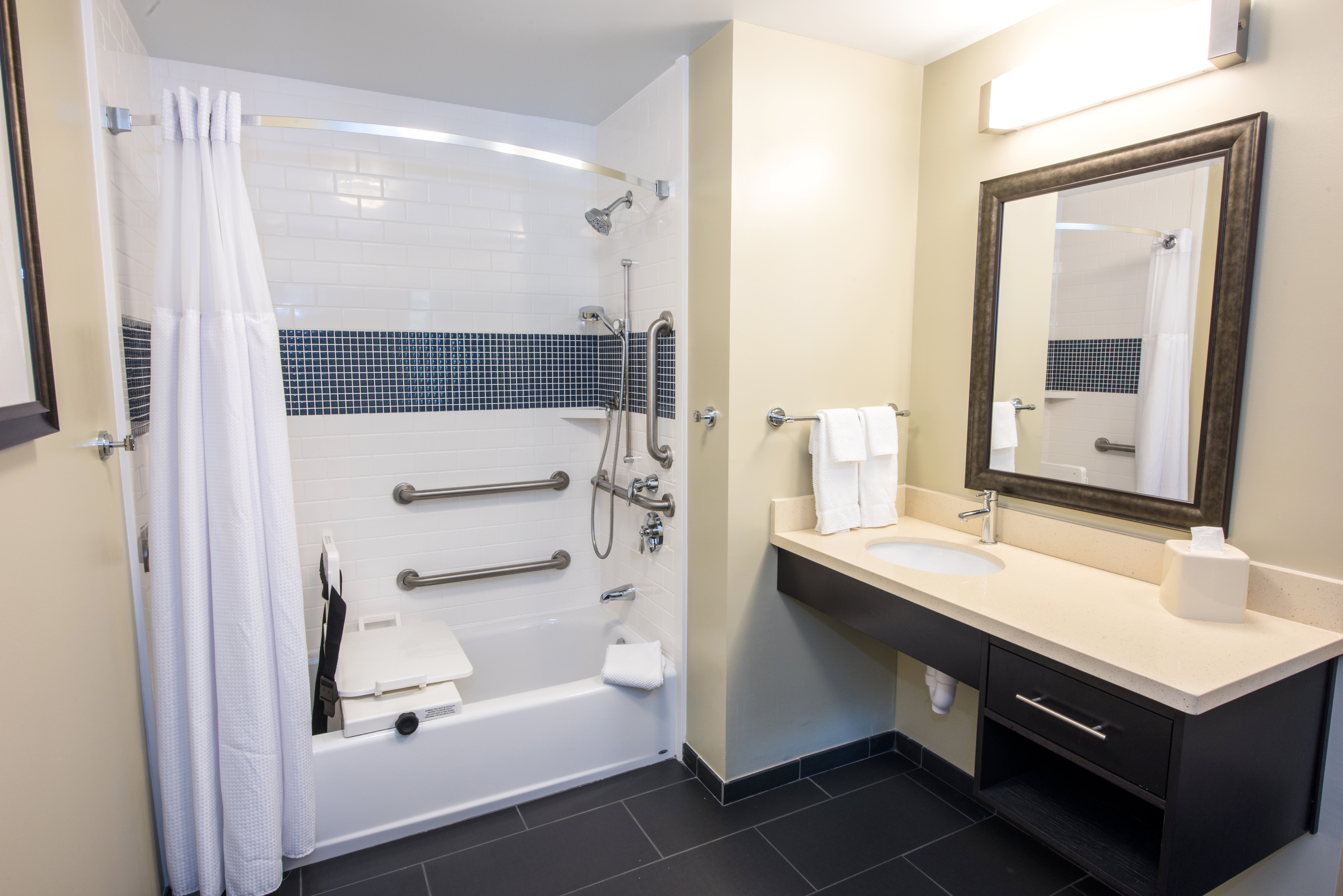 Staybridge Suites Albany Wolf Rd Colonie Center 47/50