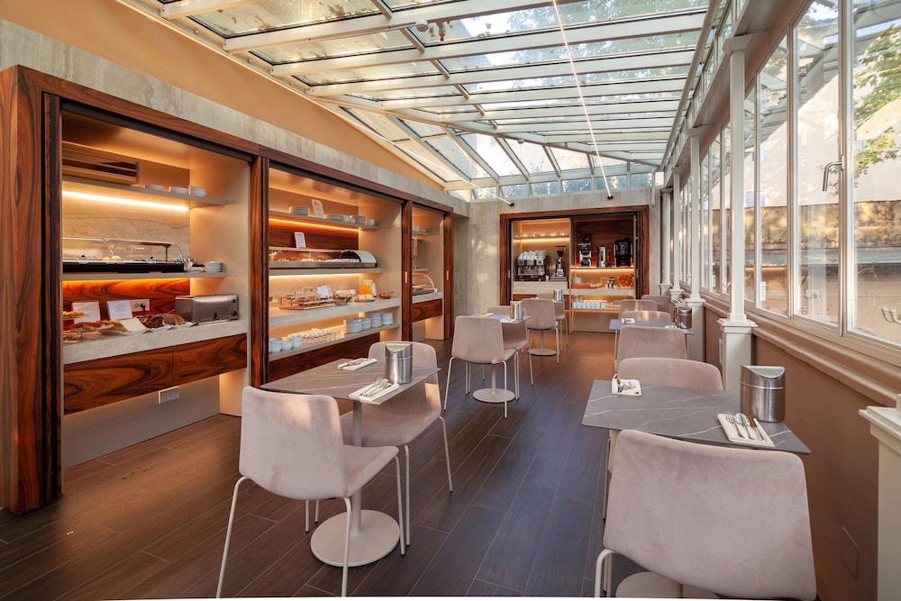 restaurant cafeteria