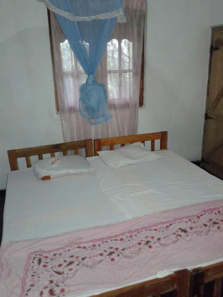 ROOM, DOUBLE BED