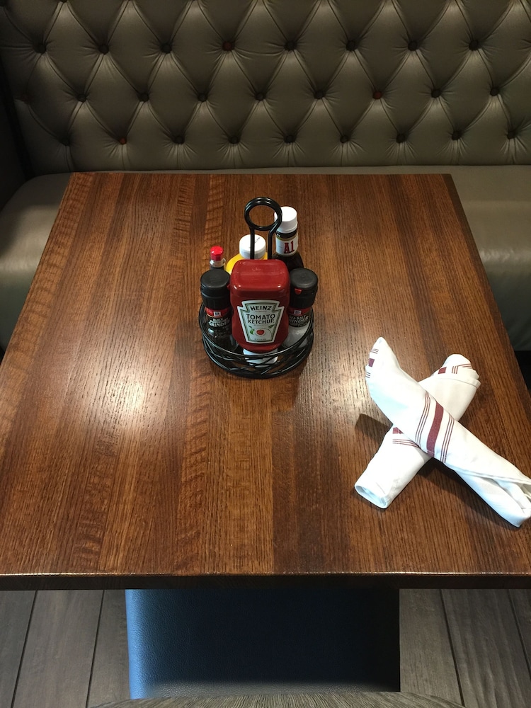 Holiday Inn Omaha Downtown-Airport 44/77