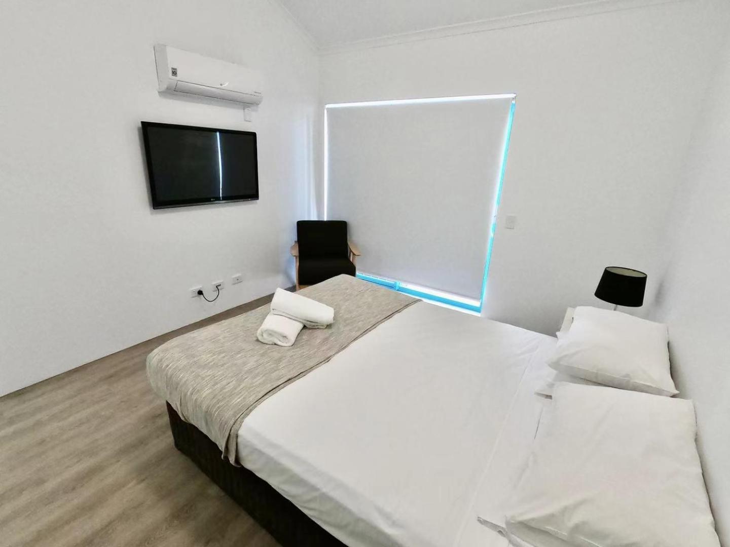 Deluxe, Studio, Queen Bed