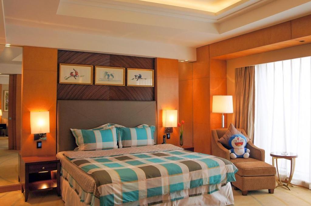 Residential, Suite, King Bed, Executive Lounge Access, Large