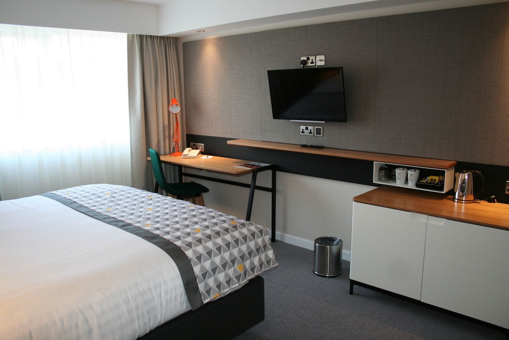 Holiday Inn South Normanton M1 Jct 28 29/83