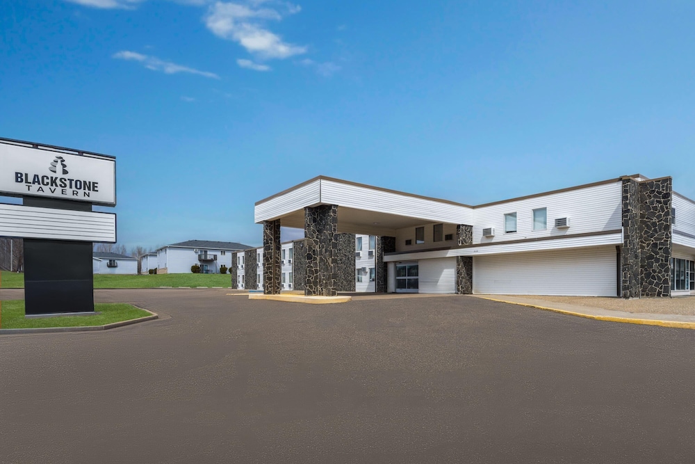 Days Inn by Wyndham Mandan Bismarck Area 4/56