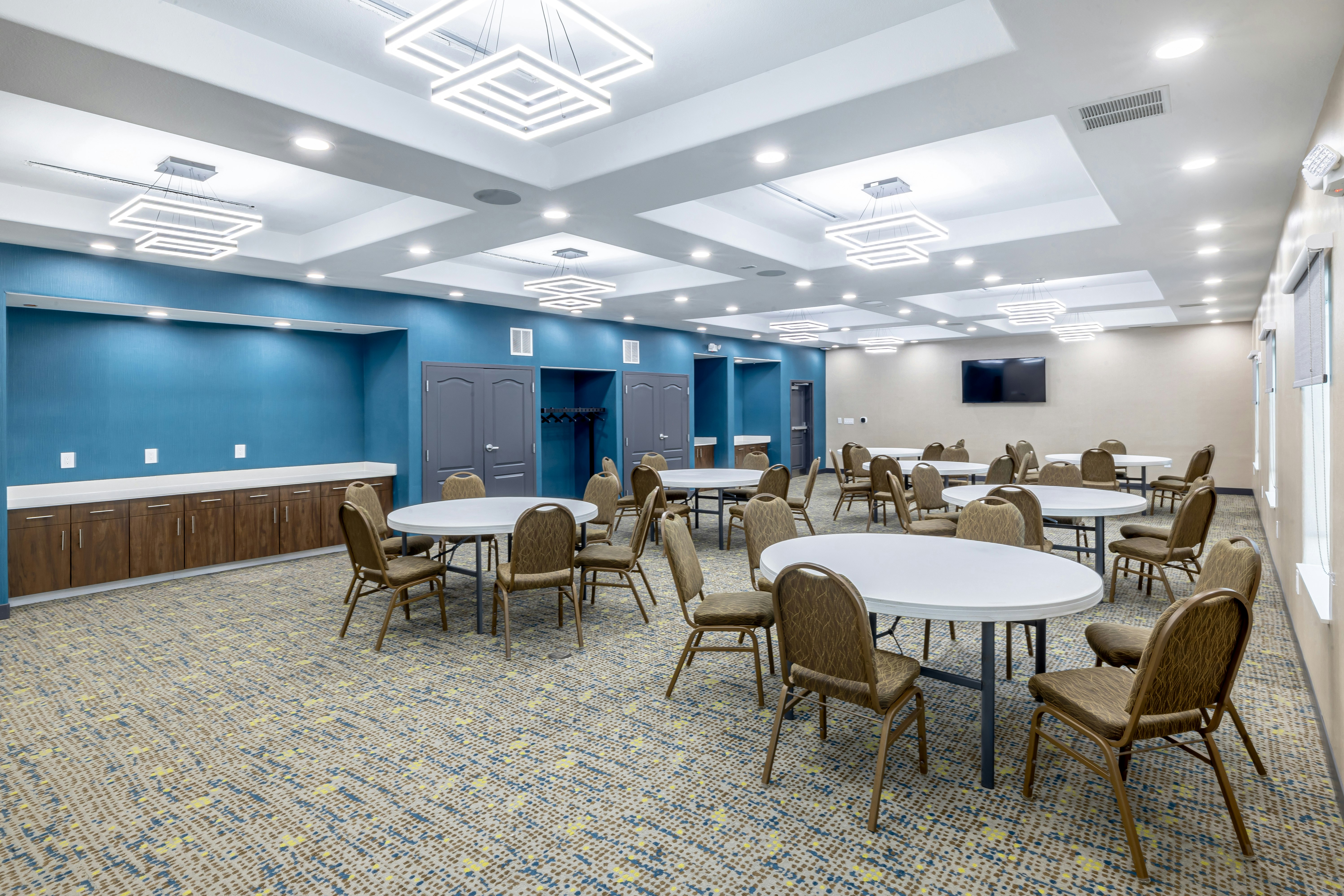 Hampton Inn and Suites Cleburne 73/78
