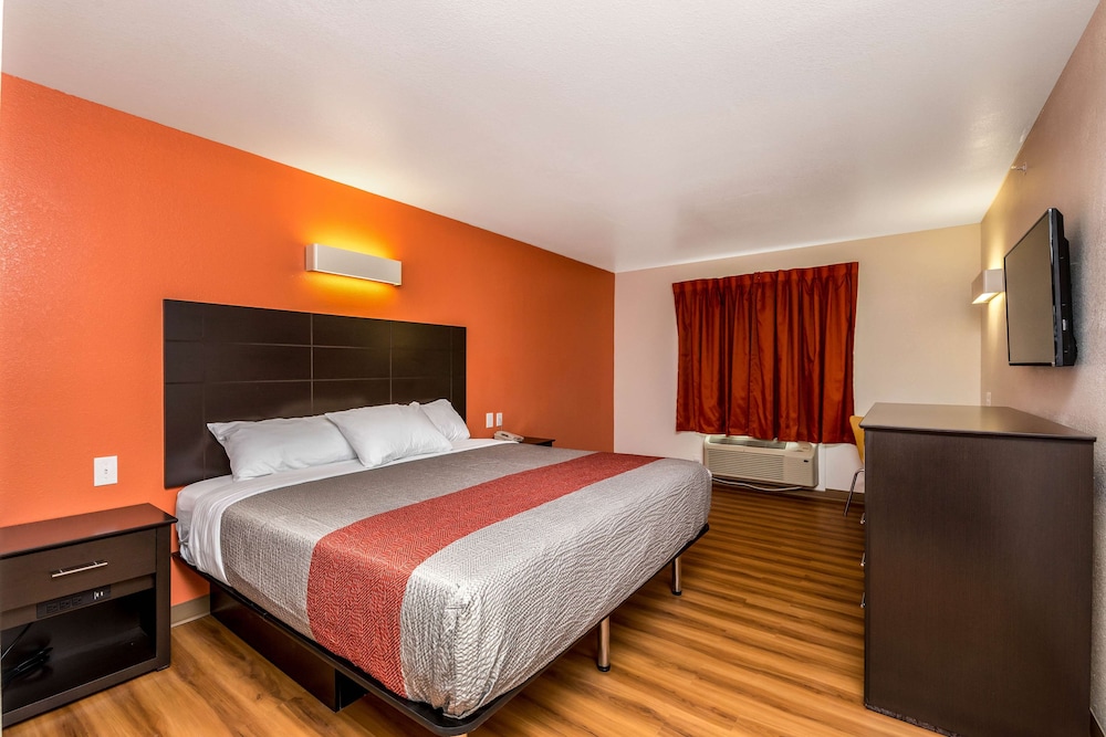 Motel6 Peoria, IL 38/66