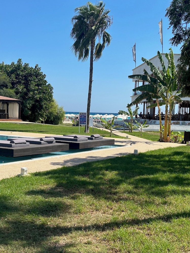 So Nice Club Resort 48/55