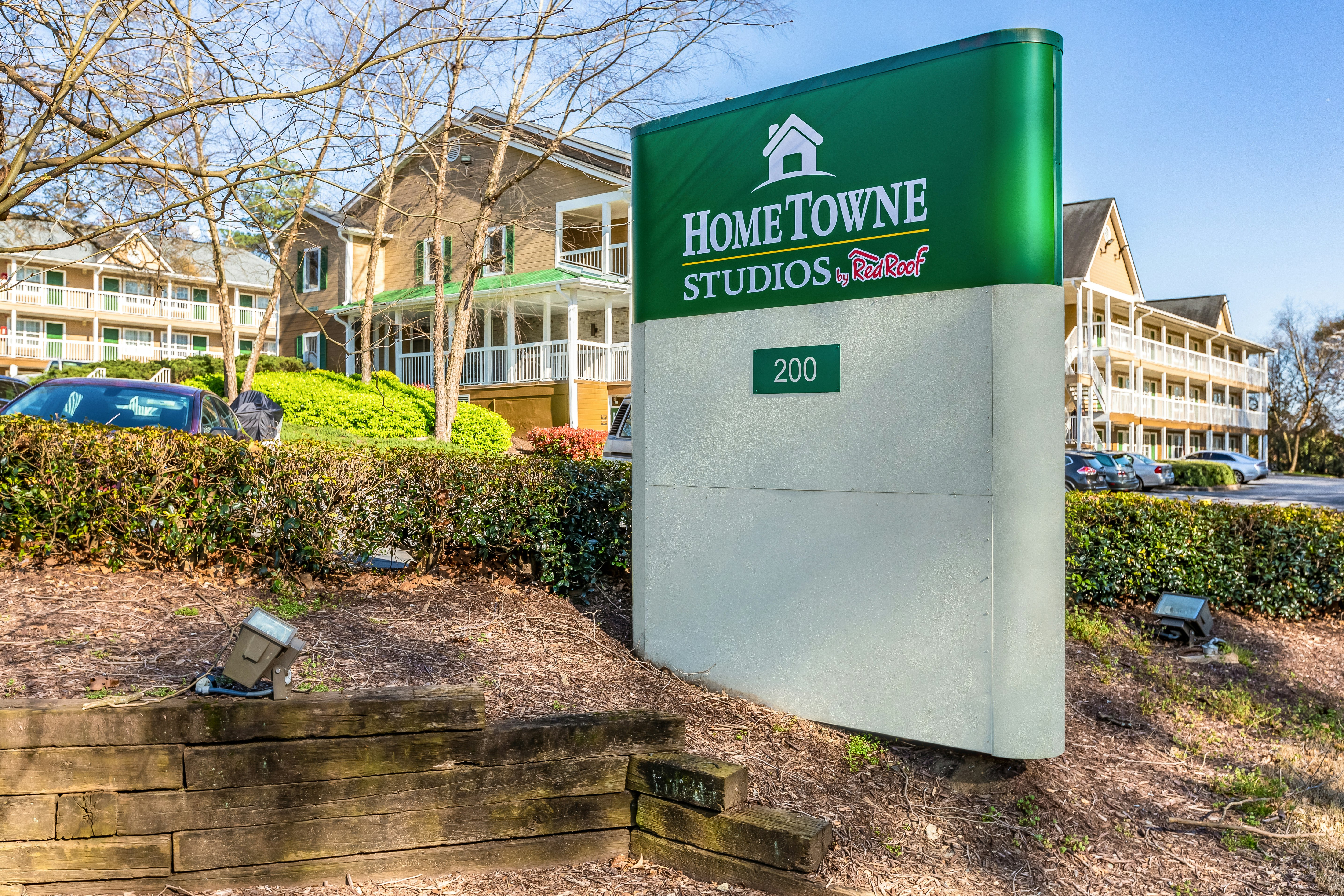 HomeTowne Studios by Red Roof Atlanta NE - Downtown Norcross 15/18