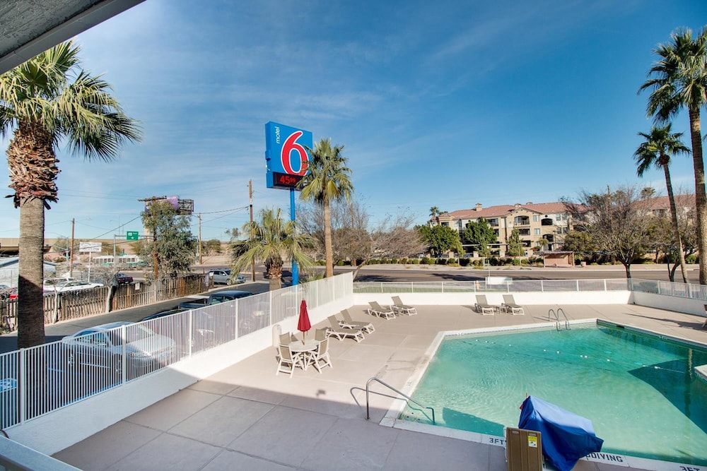 Motel6 Phoenix, AZ - East 20/28