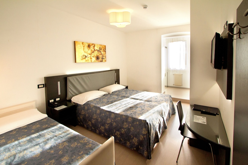 Roma Hotel 33/67