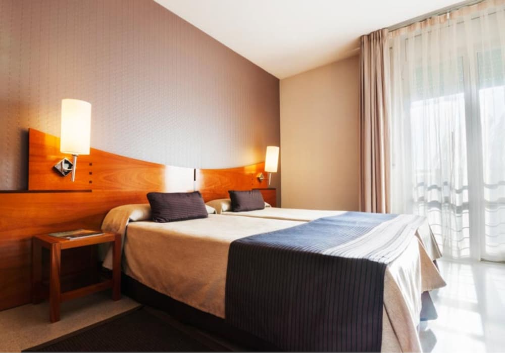 Granollers Hotel 5/23