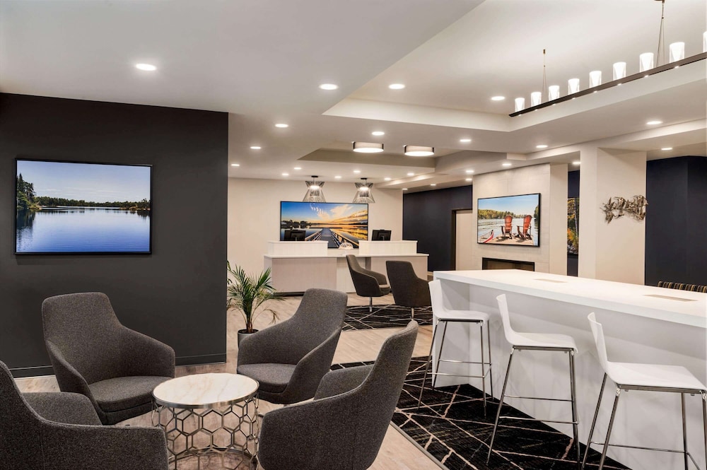 Microtel Inn and Suites by Wyndham Aurora 3/49