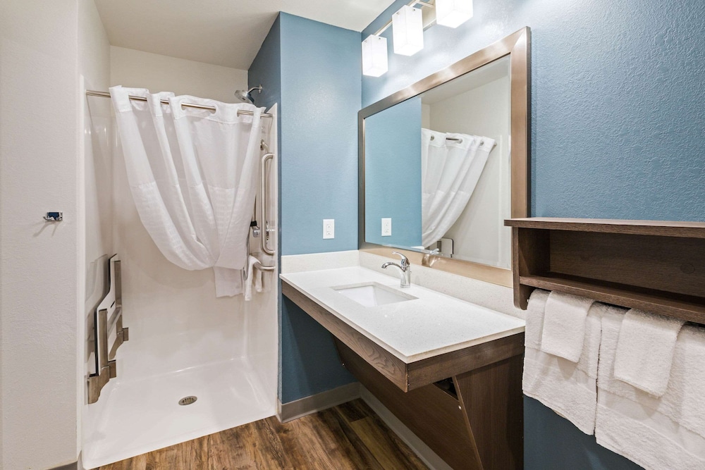WoodSpring Suites Davenport Quad Cities 25/27