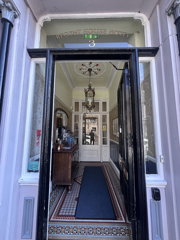 Regent House Hotel 2/64