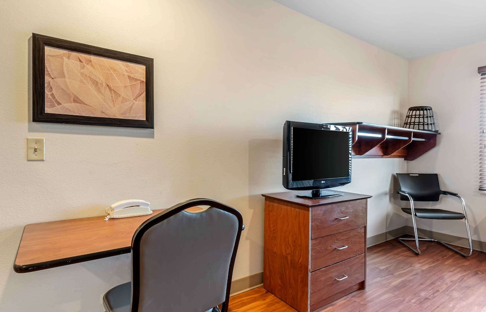 Extended Stay America Select Suites - Colorado Springs - Airport 30/38
