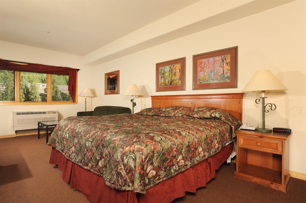 Gateway Mountain Lodge 9/75