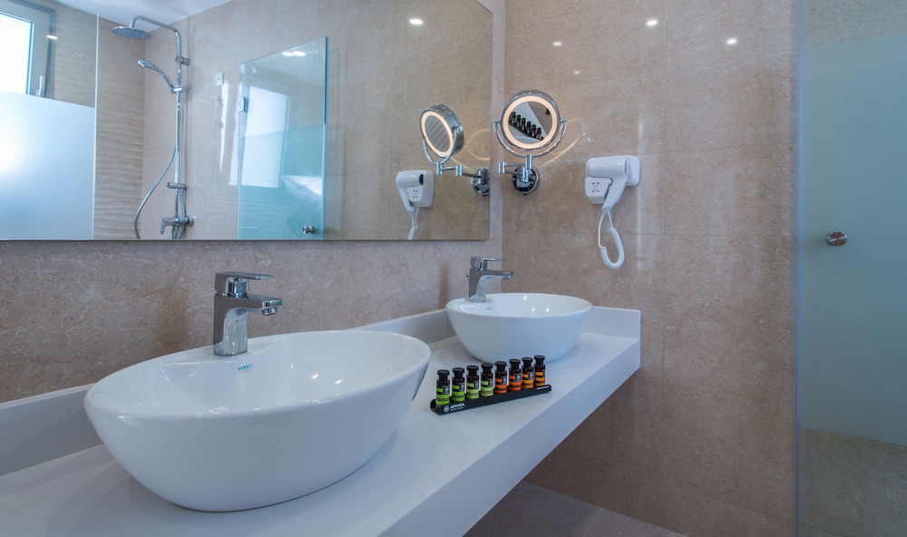 White Rock Of Kos - Adults Only 61/62