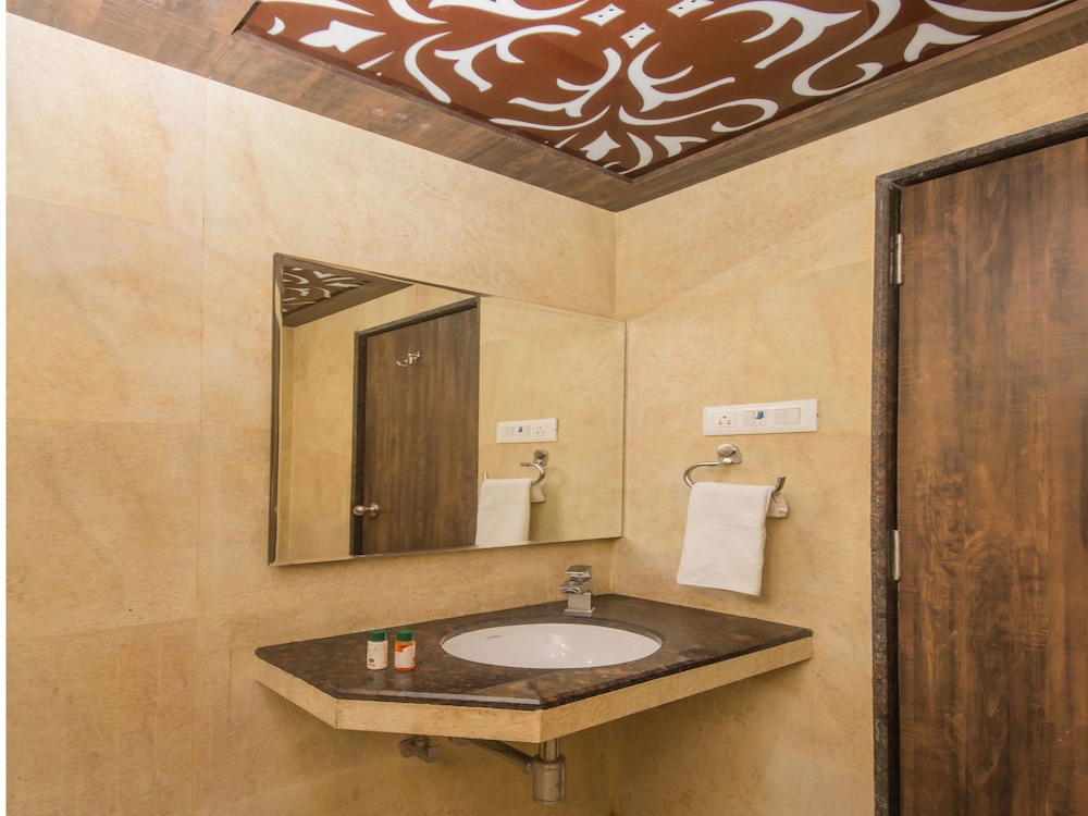 Oyo 10650 Hotel Lotus Residency 22/30