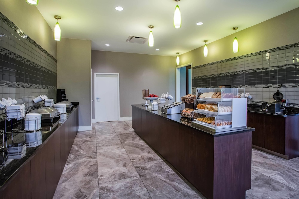 La Quinta Inn & Suites by Wyndham Virginia Beach 7/46
