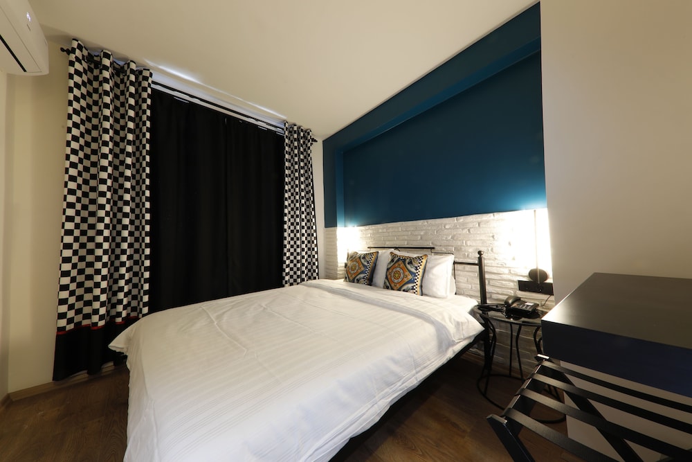 Think Hotel 16/50