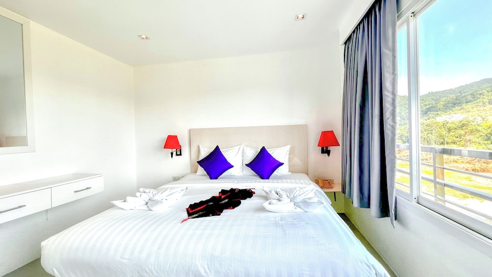 2 BEDROOMS, SUITE