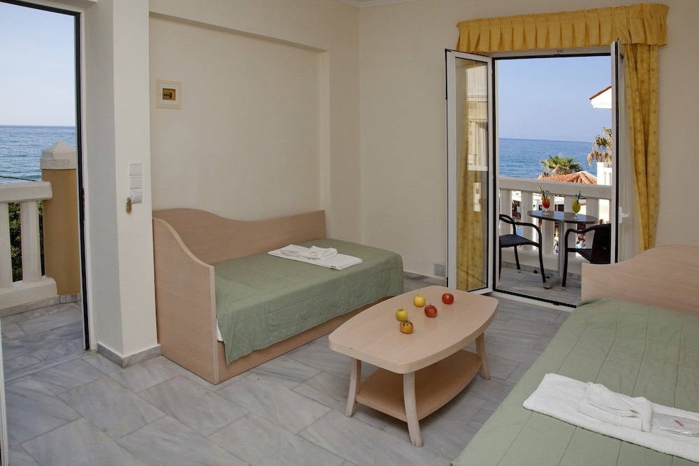 Jo-An Beach Hotel 64/93
