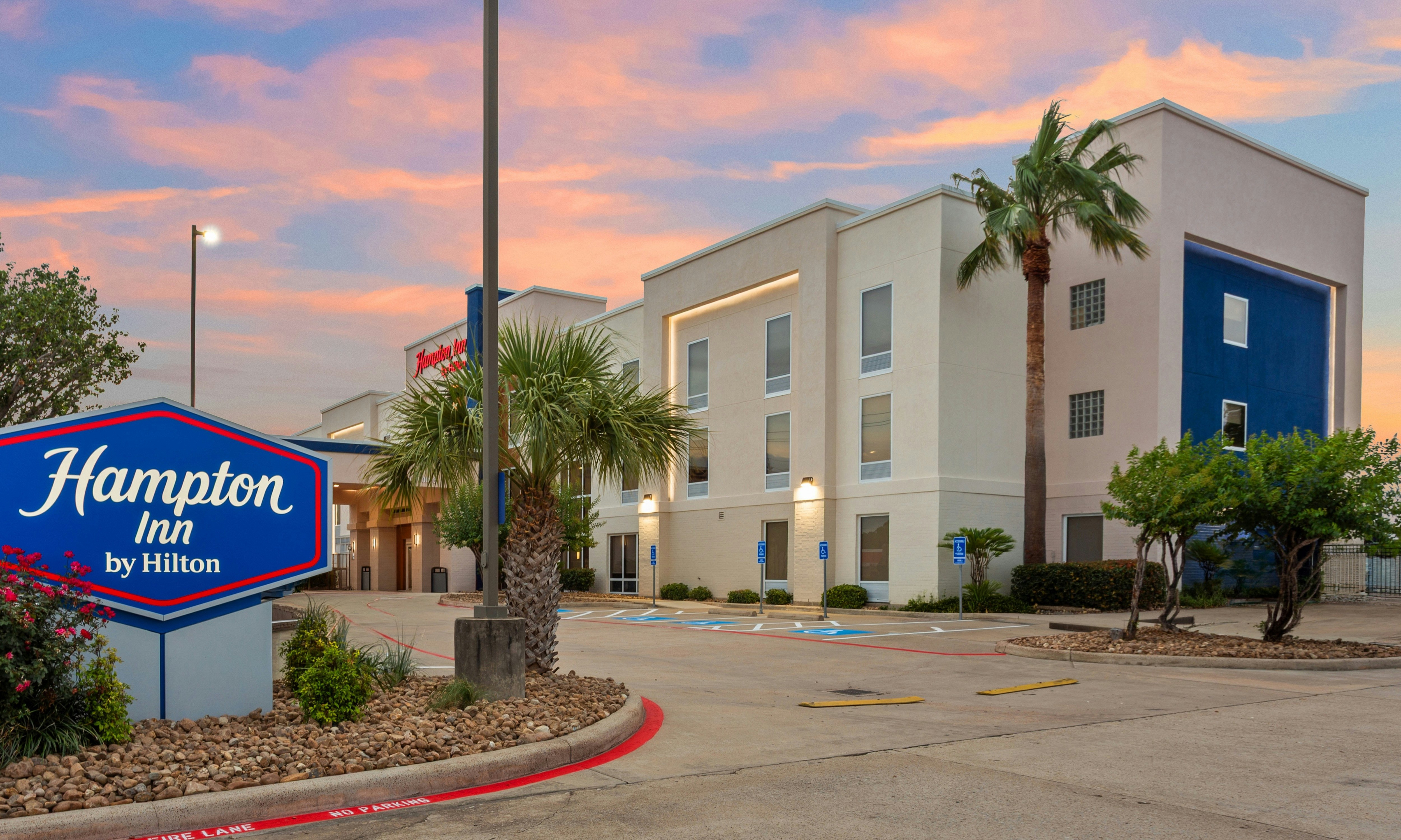 Hampton Inn Houston-Pearland 79/81