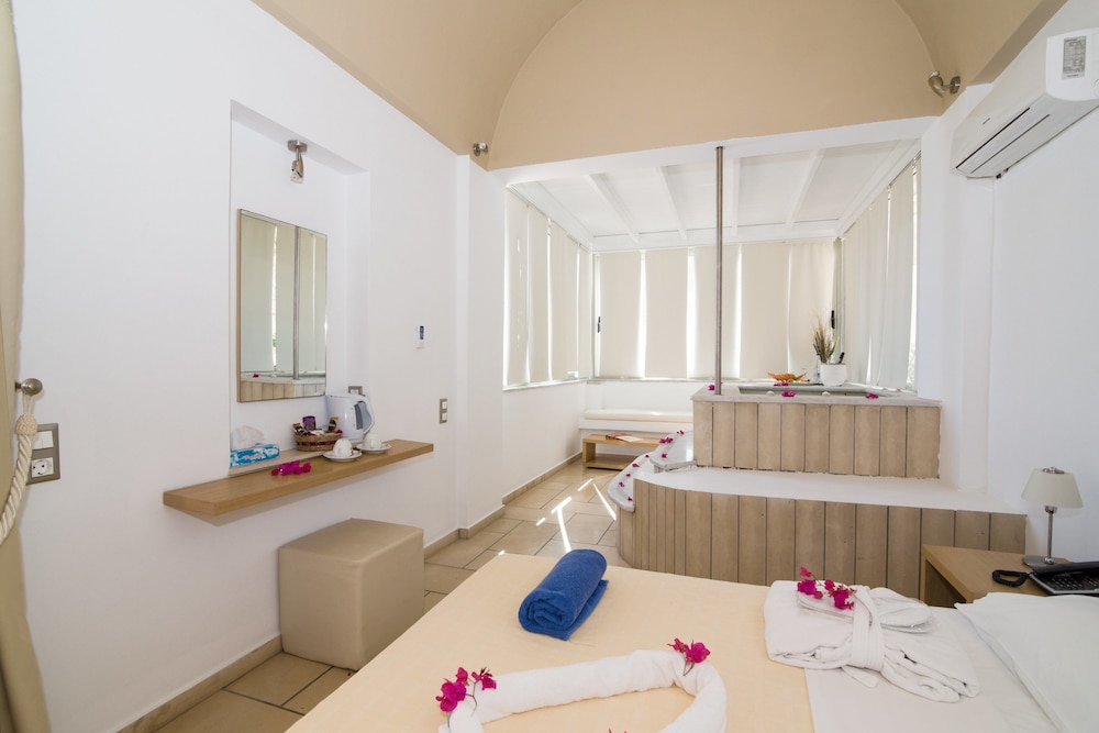 Maisonette, Double and Twin Beds, Jetted Tub