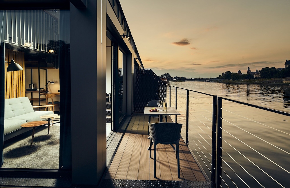 New Port Hotel 29/33