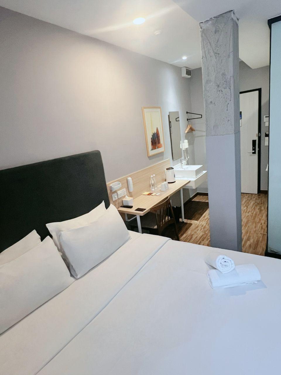 Feature, King Bed
