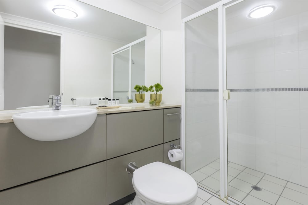 Oaks Brisbane River City Suites 70/72