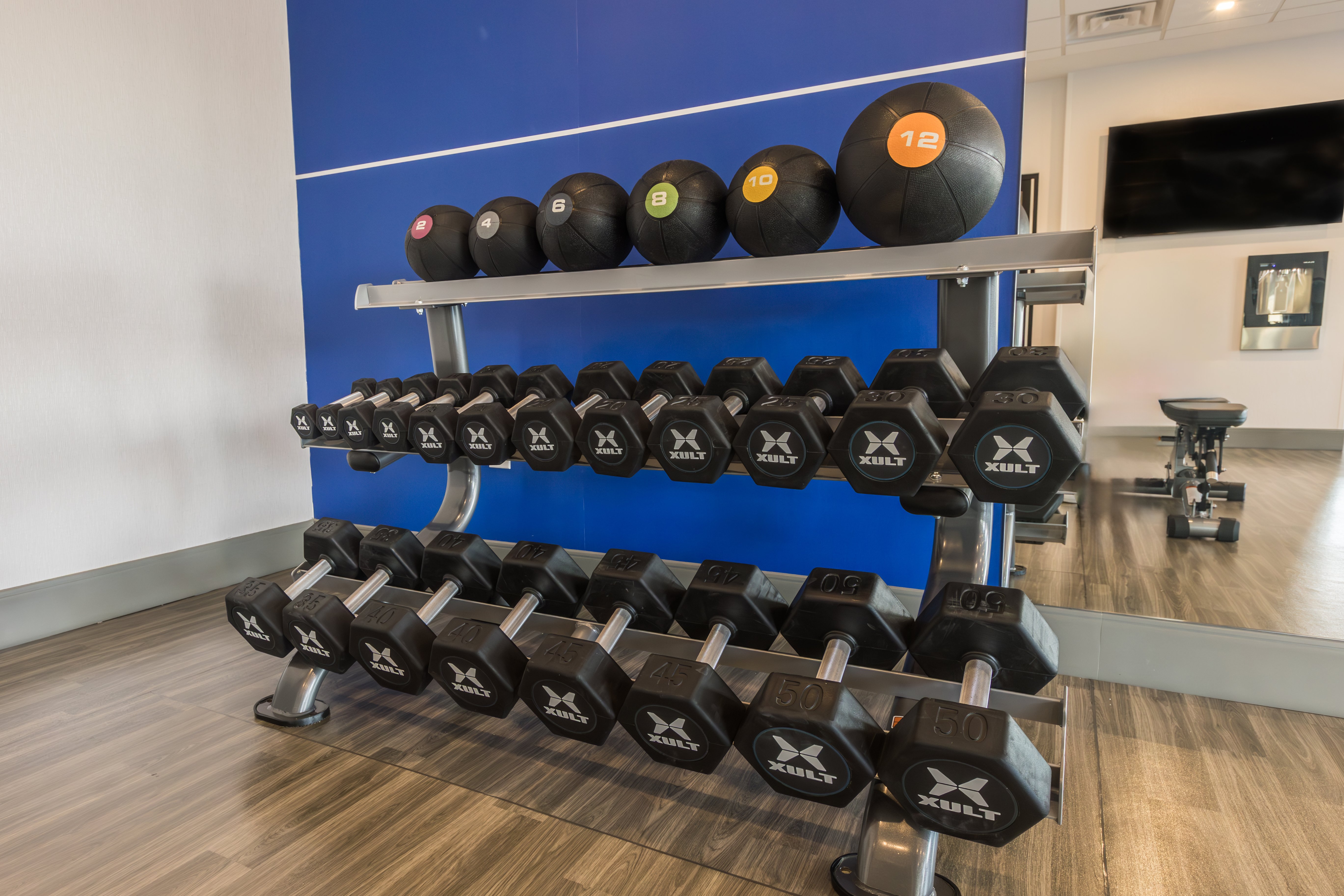 Holiday Inn Express & Suites Toronto Airport South 30/50
